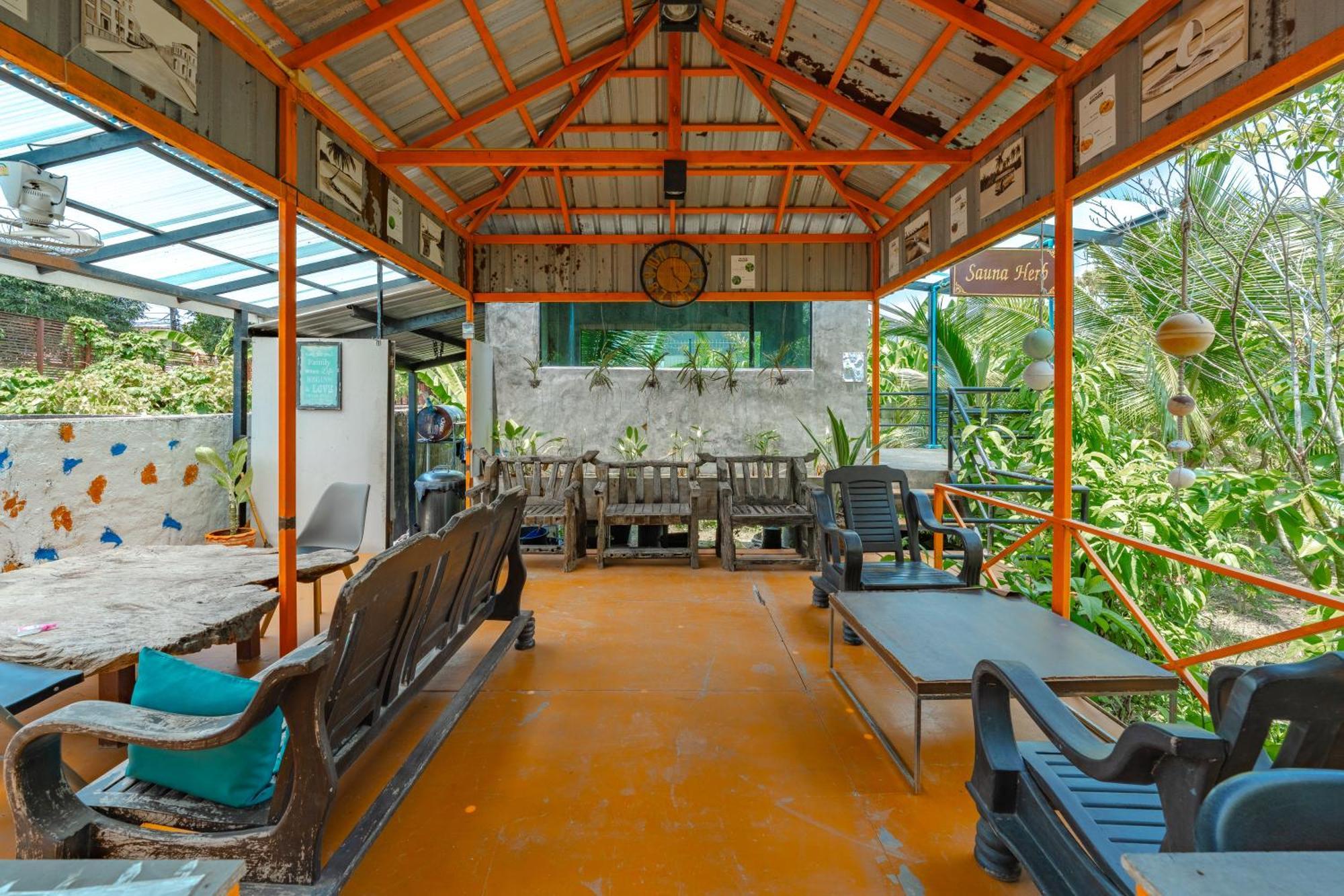 Coco Retreat Phuket Resort y Spa Chalong Exterior foto