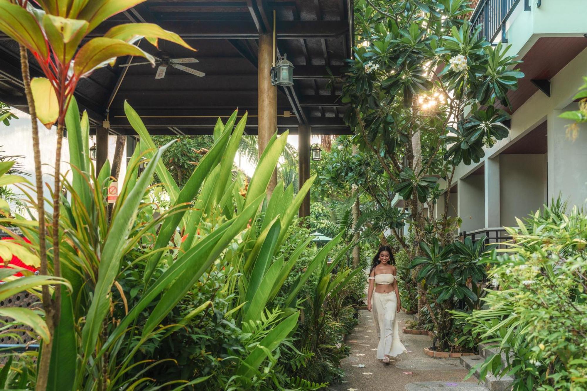 Coco Retreat Phuket Resort y Spa Chalong Exterior foto